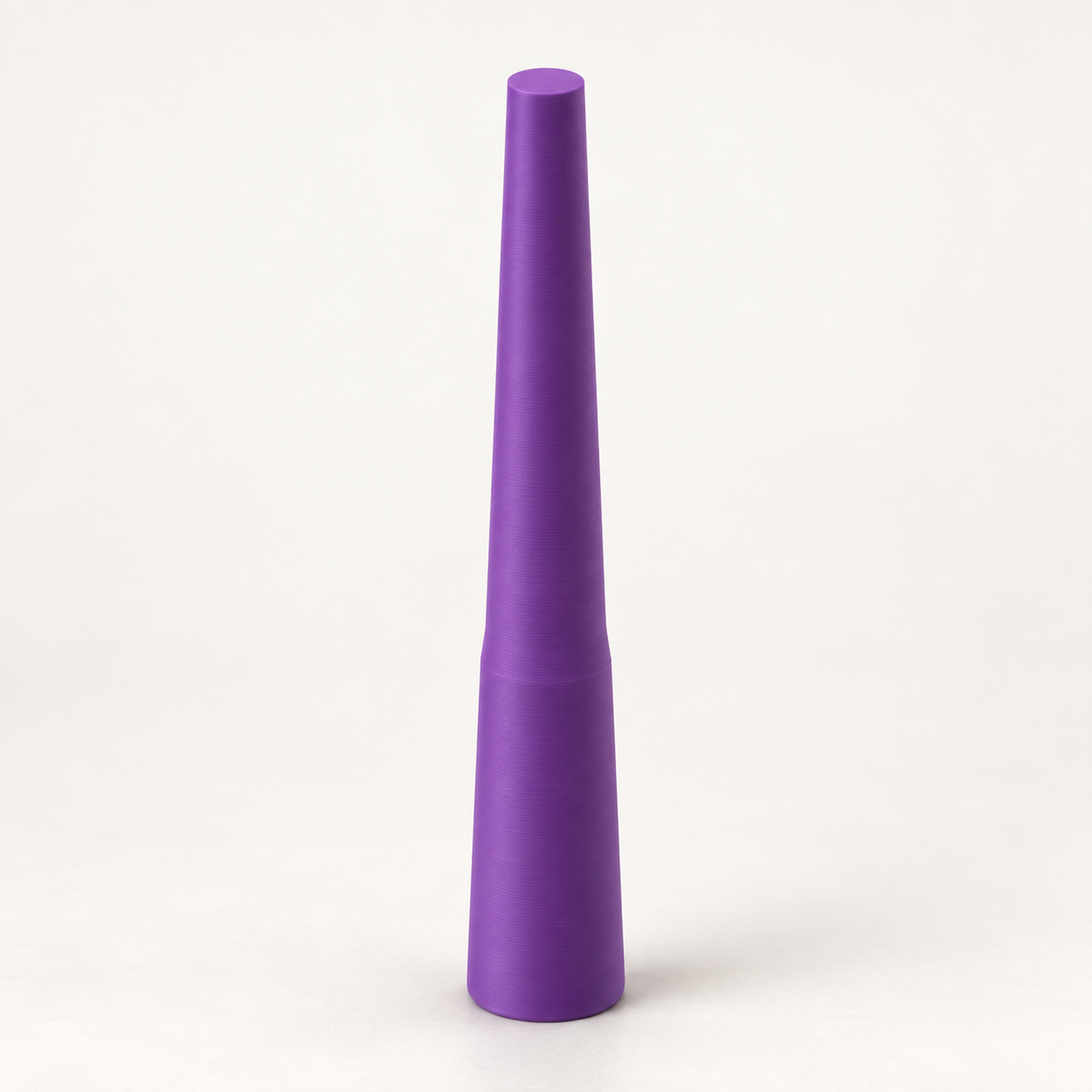 Bâton conique pour pelotes avec poignée sur mesure – violet. Visualisation IA des dimensions par défaut.