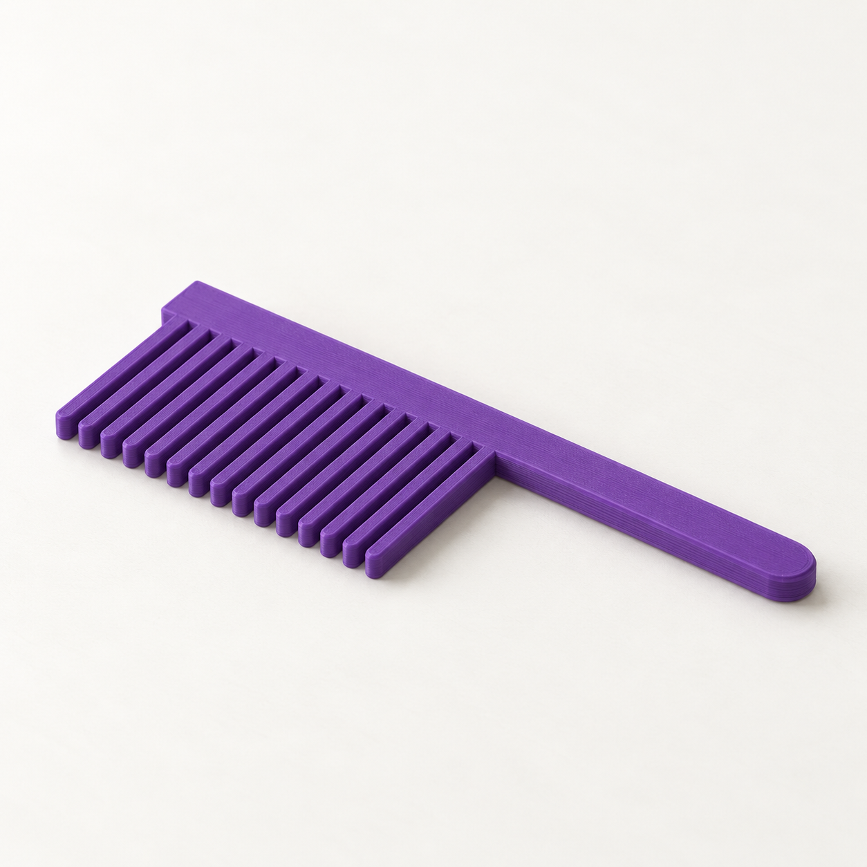 Peigne à dents arrondies et espacement sur mesure – violet. Visualisation IA des dimensions par défaut.