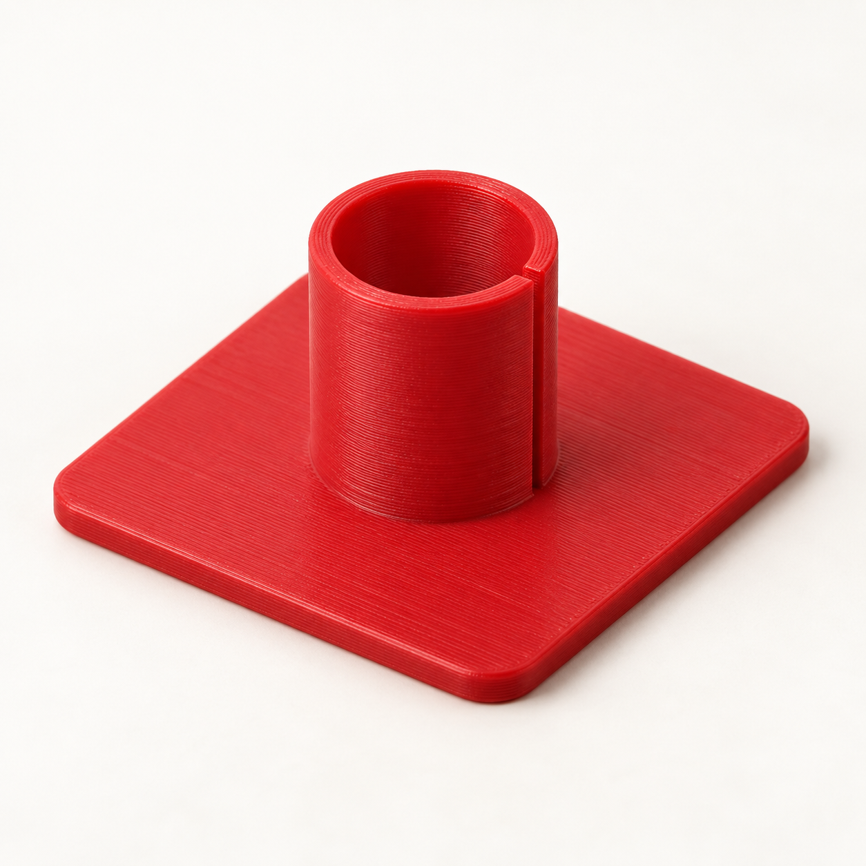 Socle pour capuchon de marqueur à logement fendu – rouge. Visualisation IA des dimensions par défaut.