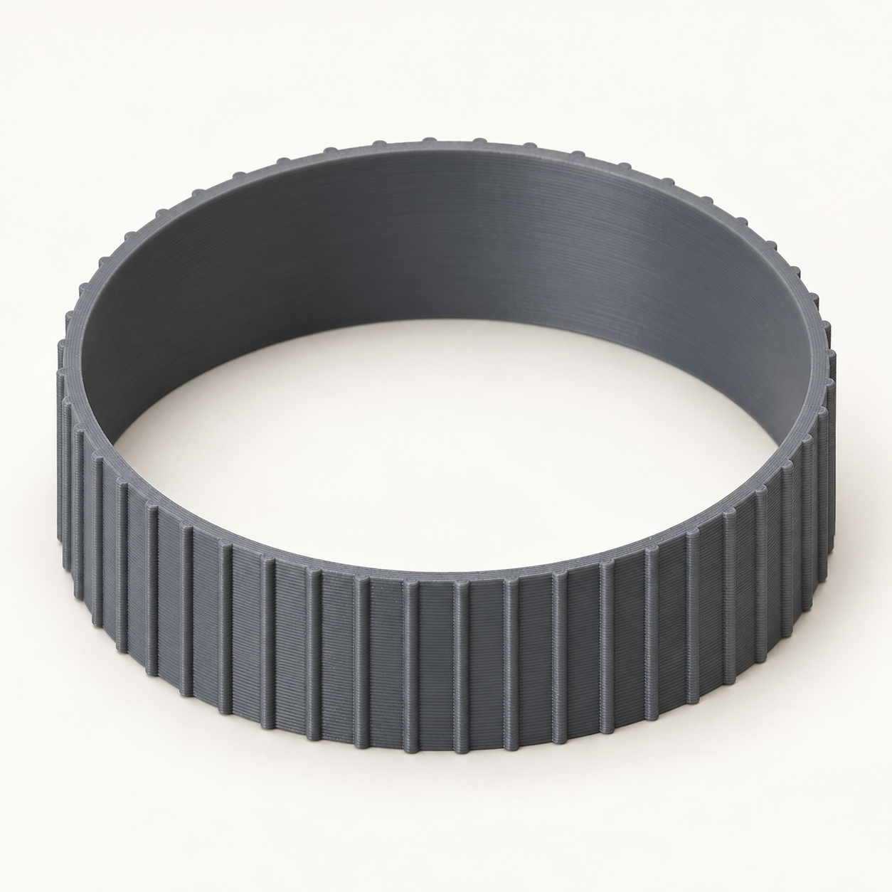 Bague de prise TPU nervurée pour objectif sur mesure – gris. Visualisation IA des dimensions par défaut.