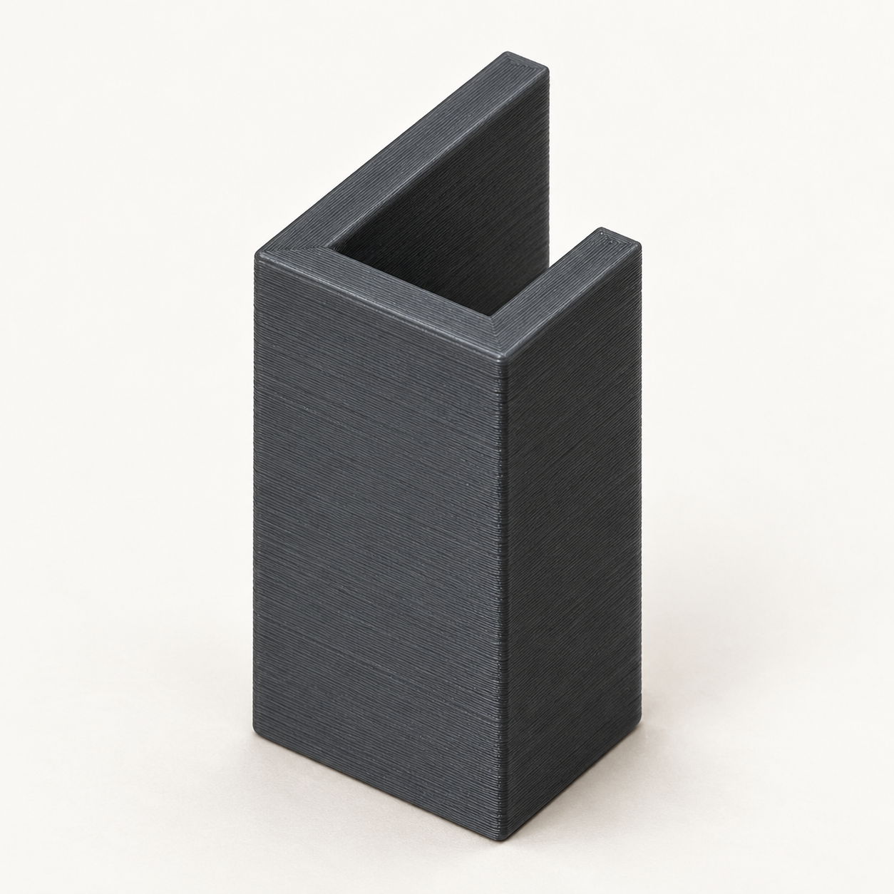 Clip cache-webcam amovible pour cadre d’écran – gris. Visualisation IA des dimensions par défaut.