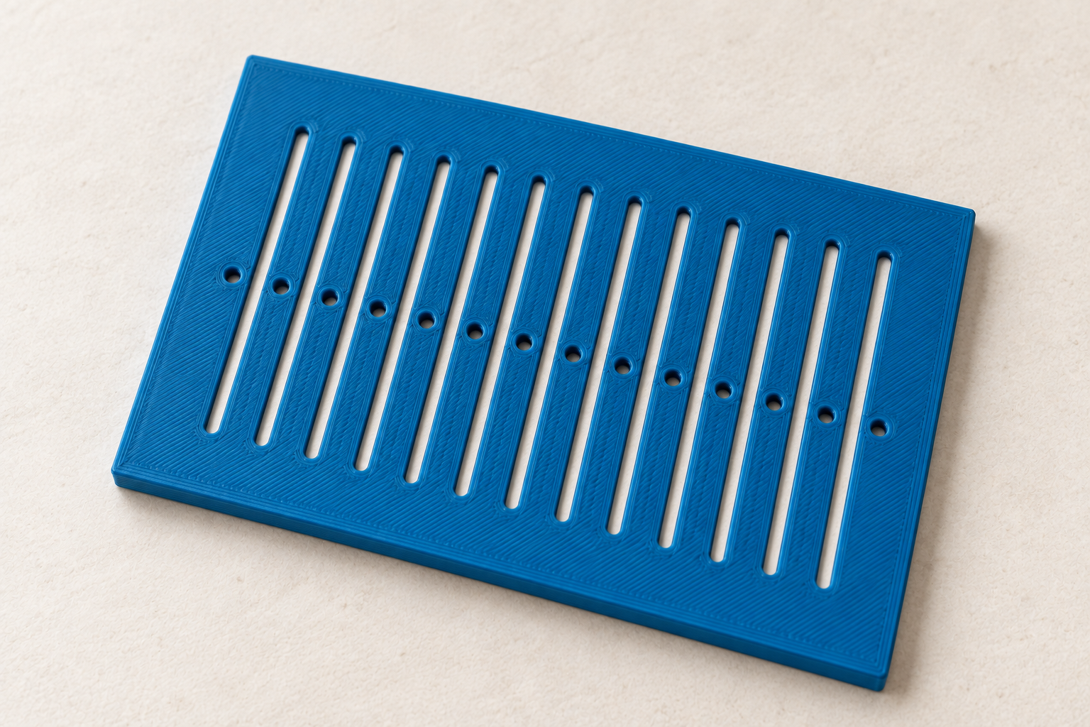 Custom small hole-and-slot rigid heddle