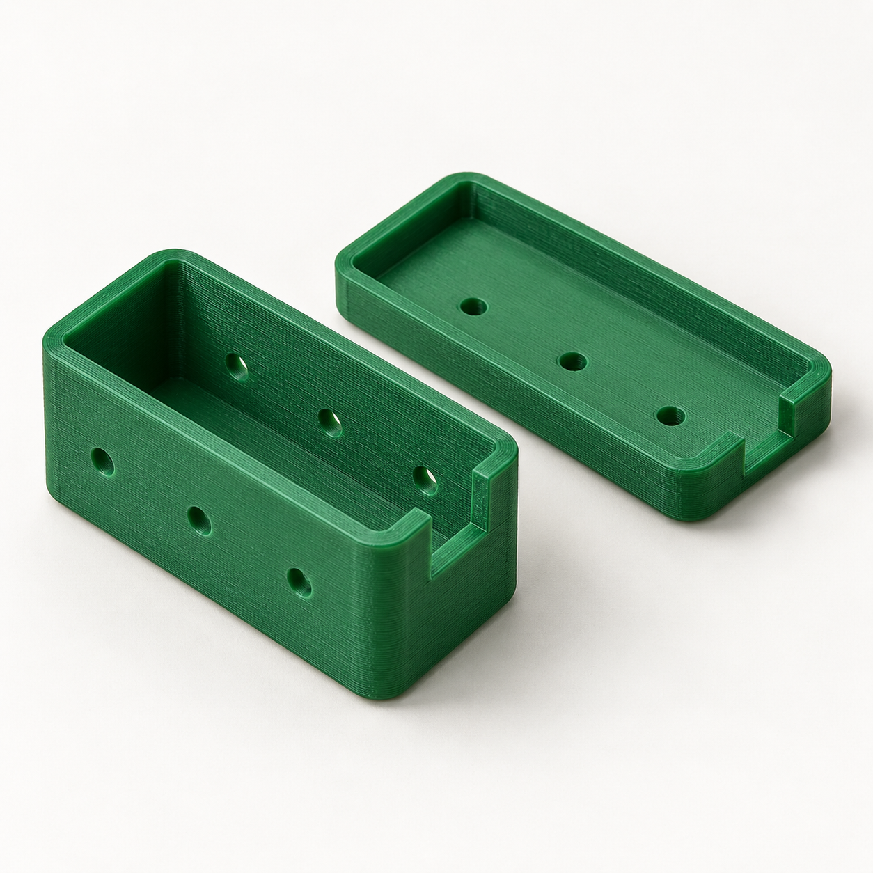 Vented toothbrush-head case with separate slip-on lid – green. AI visualization of default dimensions.