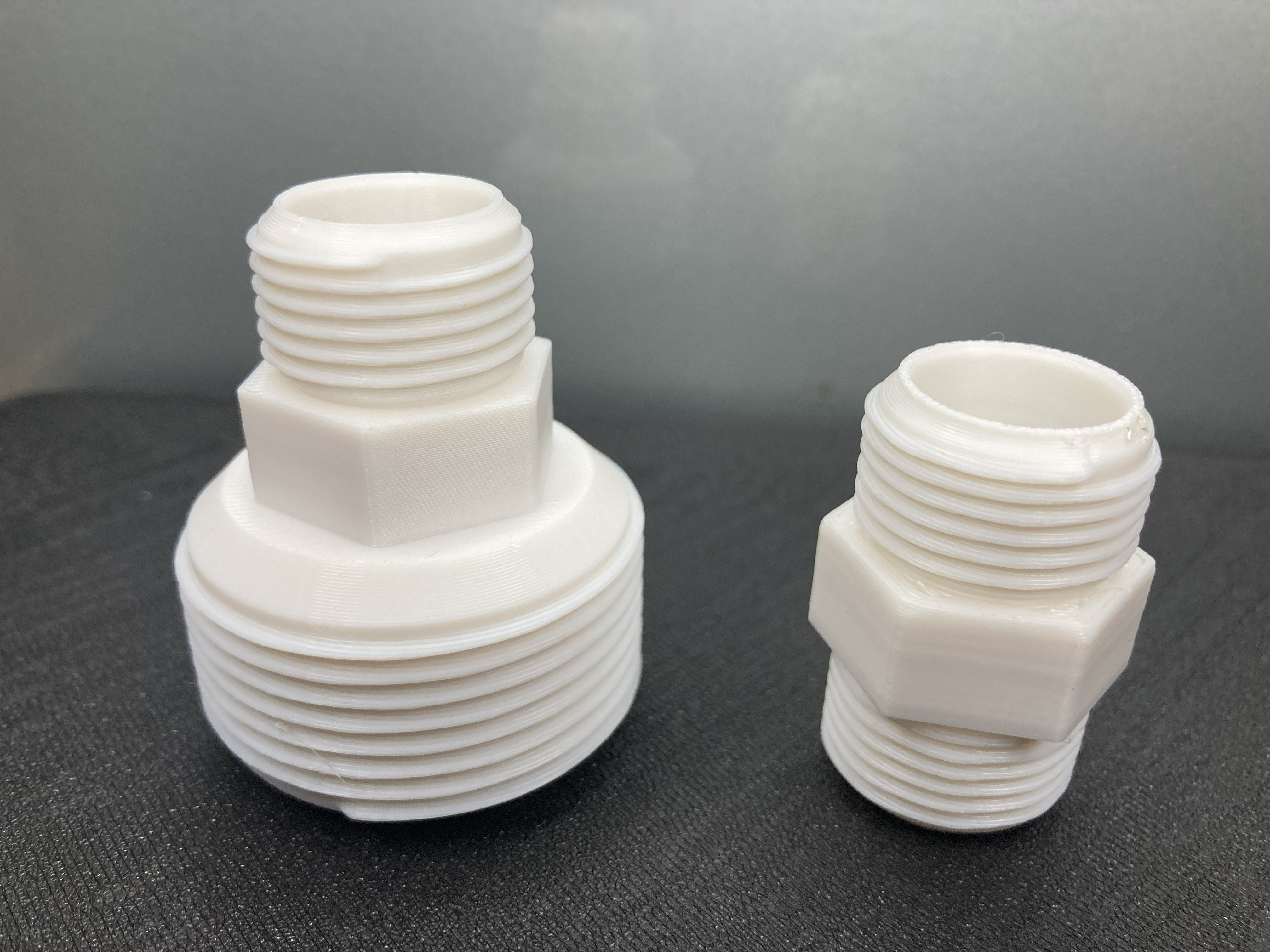 3D printed double-threaded adapter for connecting two female threads
